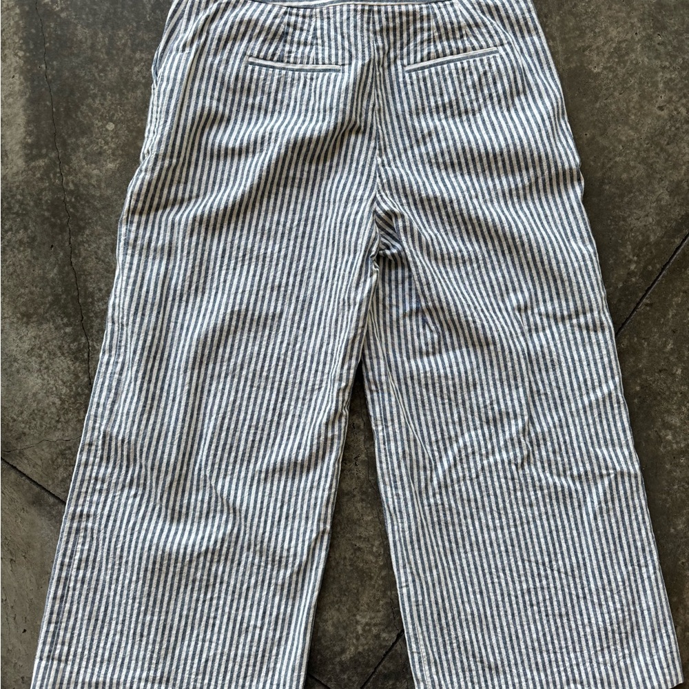 Women’s cropped blue and white striped linen pants. - Picture 2 of 4